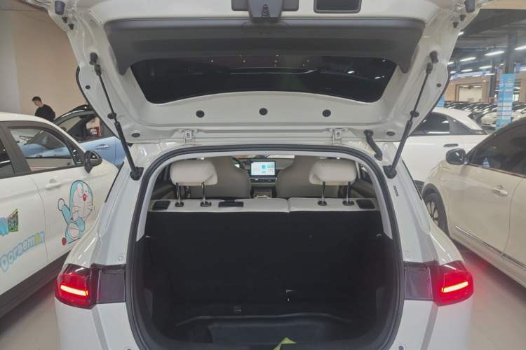 Used Wuling Bingo PLUS 2024 330 km Range Five-Seater Version Trunk