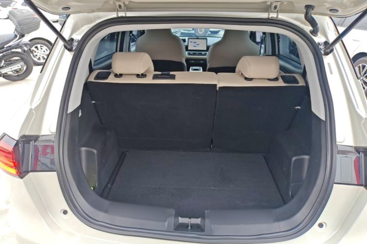 Used Wuling Bingo PLUS 2024 330 km Range Five-Seater Version Trunk