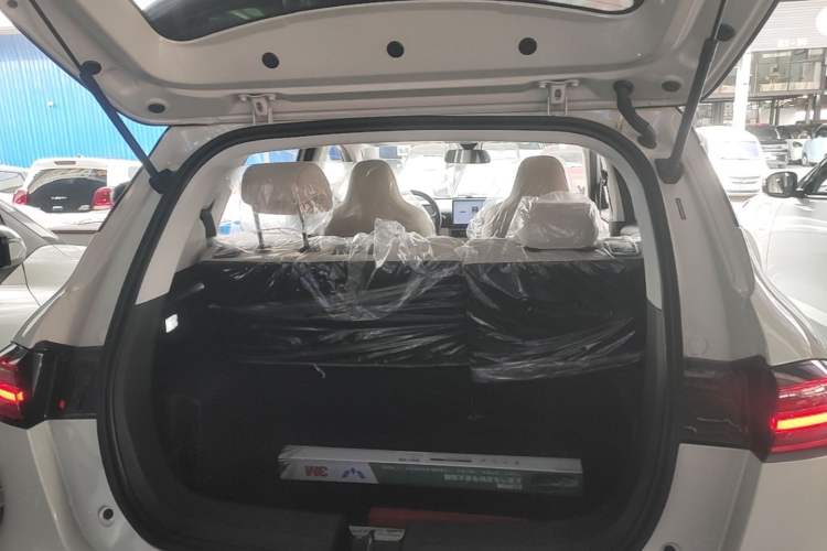 Used Wuling Bingo PLUS 2024 401 km Range 5-Seater Version Trunk