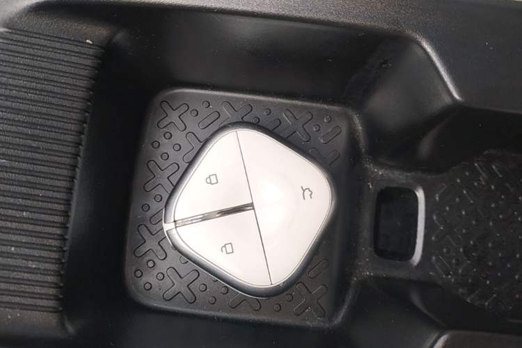 Used Wuling Bingo PLUS 2024 330 km Range Five-Seater Version Vehicle Key