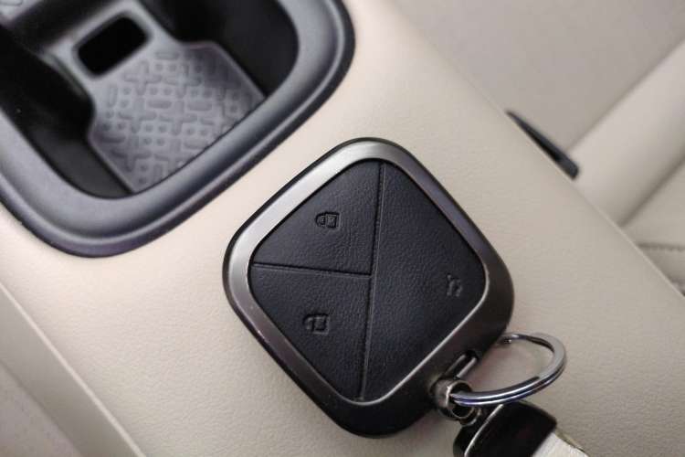 Used Wuling Bingo PLUS 2024 330 km Range Five-Seater Version Vehicle Key