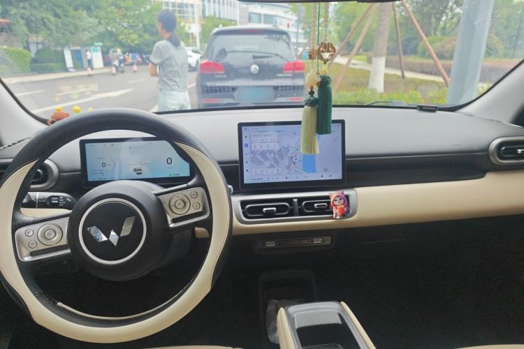 Used Wuling Bingo PLUS 2024 401 km Range 5-Seater Version Center Console