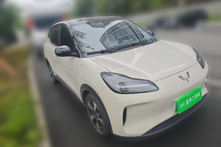 Used Wuling Bingo PLUS 2024 401 km Range 5-Seater Version Front Right 45 Deg
