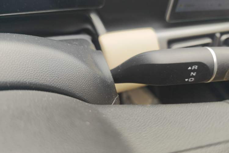 Used Wuling Bingo PLUS 2024 401 km Range 5-Seater Version Gear Lever