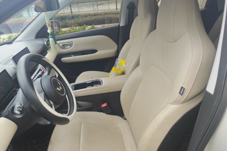 Used Wuling Bingo PLUS 2024 401 km Range 5-Seater Version Left Front Seat