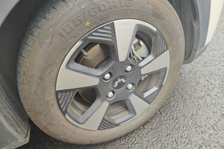 Used Wuling Bingo PLUS 2024 401 km Range 5-Seater Version Right Front Wheel Hub