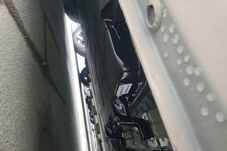 Used Wuling Bingo Pro 2026 Model 330km Flagship Edition Chassis Rear Left