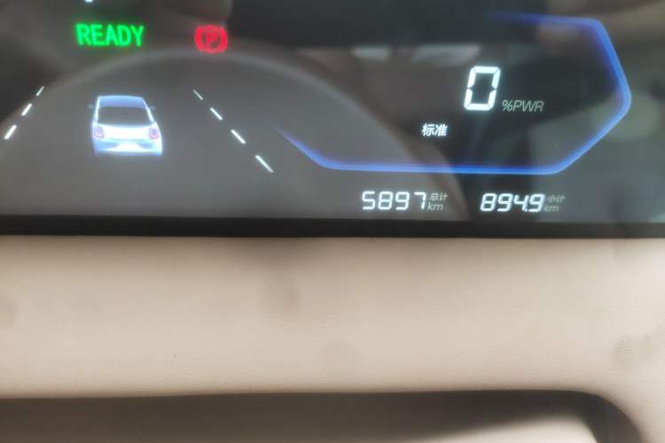Used Wuling Bingo Pro 2026 Model 403km Deluxe Edition Odometer Close Up
