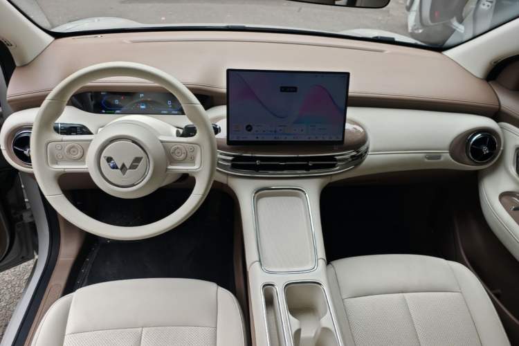 Used Wuling Bingo Pro 2026 Model 330km Deluxe Edition Center Console