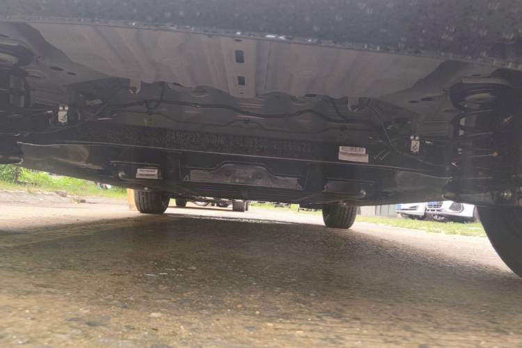 Used Wuling Bingo Pro 2026 Model 330km Flagship Edition Chassis Rear