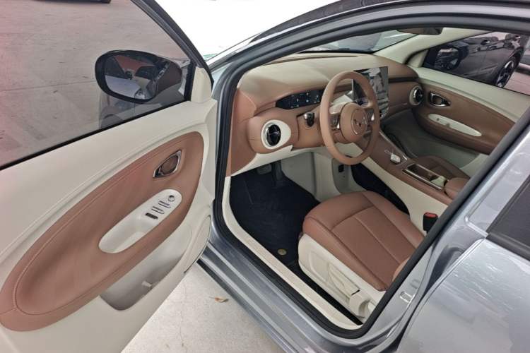 Used Wuling Bingo Pro 2026 Model 330km Deluxe Edition Driver Seat