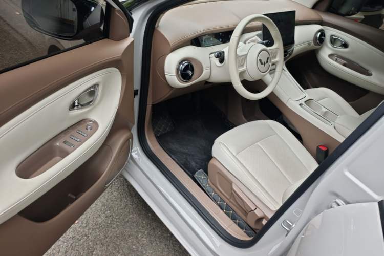 Used Wuling Bingo Pro 2026 Model 330km Deluxe Edition Driver Seat