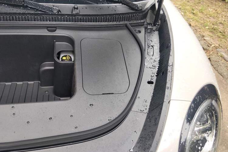 Used Wuling Bingo Pro 2026 Model 330km Flagship Edition Engine Bay Left