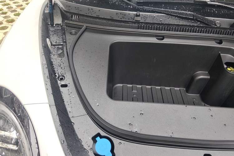 Used Wuling Bingo Pro 2026 Model 330km Flagship Edition Engine Bay Right