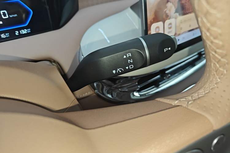 Used Wuling Bingo Pro 2026 Model 330km Flagship Edition Gear Lever