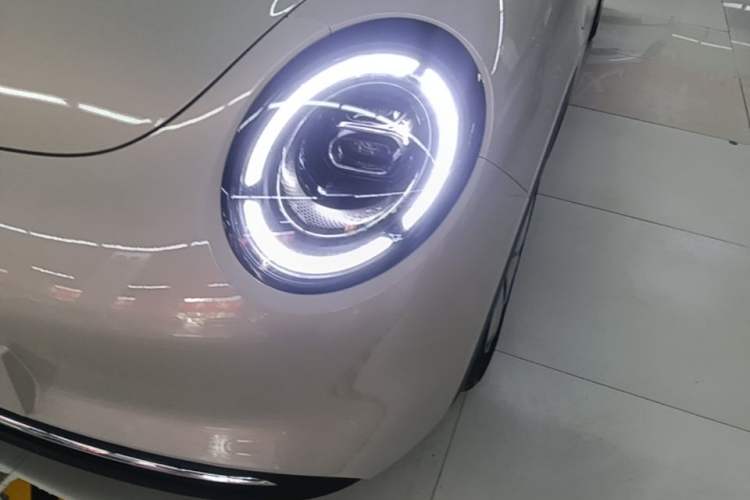 Used Wuling Bingo Pro 2026 Model 330km Deluxe Edition Left Front Headlight