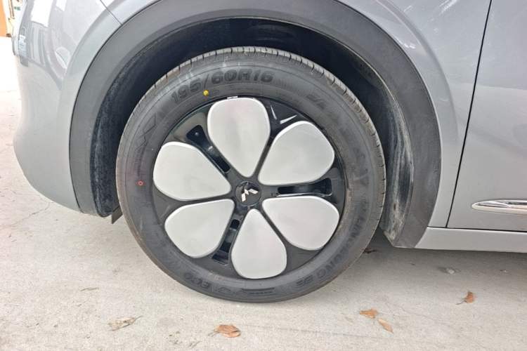 Used Wuling Bingo Pro 2026 Model 330km Deluxe Edition Left Front Wheel Hub