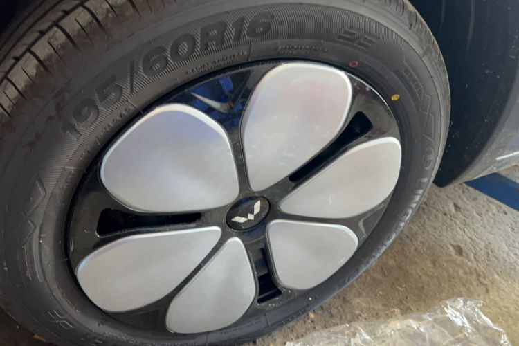 Used Wuling Bingo Pro 2026 Model 403km Flagship Edition Left Front Wheel Hub