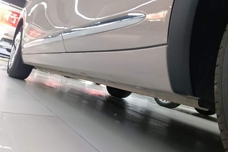 Used Wuling Bingo Pro 2026 Model 330km Deluxe Edition Left Side Sill