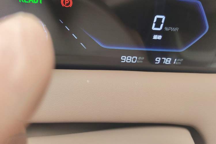 Used Wuling Bingo Pro 2026 Model 330km Flagship Edition Odometer Close Up