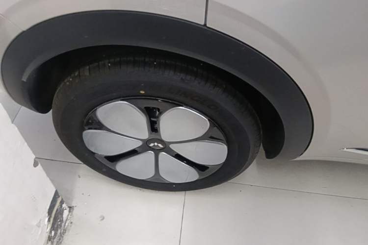 Used Wuling Bingo Pro 2026 Model 330km Deluxe Edition Right Rear Wheel Hub