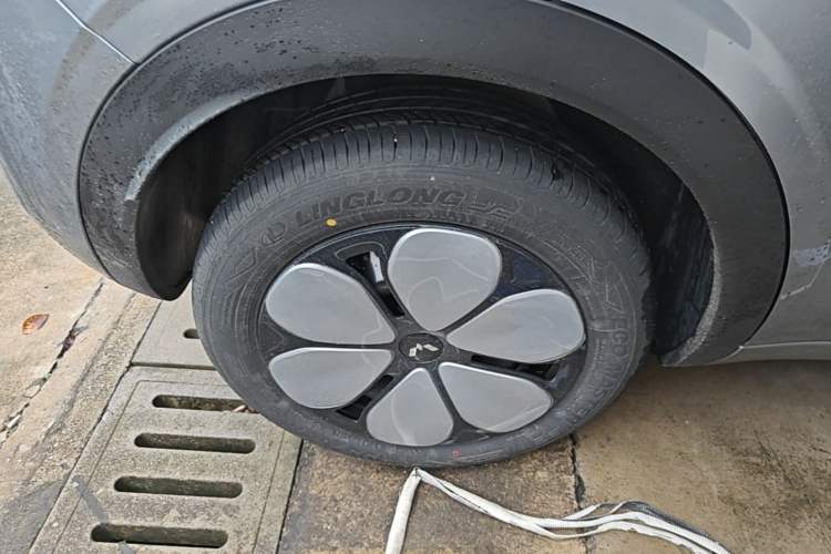 Used Wuling Bingo Pro 2026 Model 330km Flagship Edition Right Rear Wheel Hub