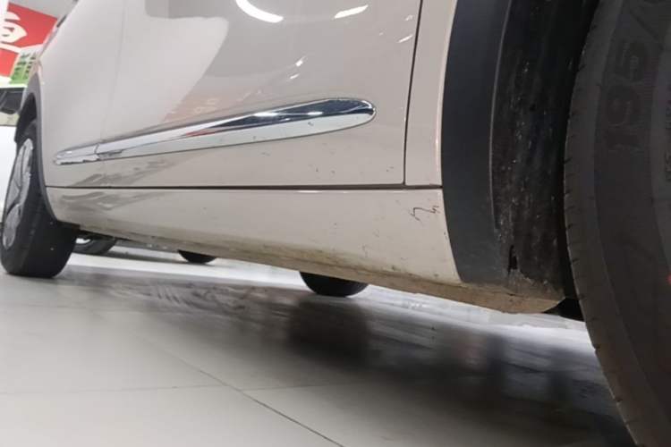 Used Wuling Bingo Pro 2026 Model 330km Deluxe Edition Right Side Sill