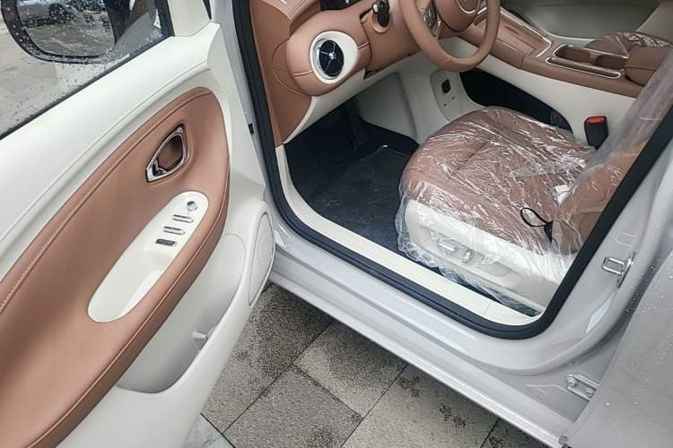 Used Wuling Bingo Pro 2026 Model 330km Flagship Edition Driver Seat