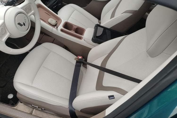 Used Wuling Bingo Pro 2026 Model 403km Flagship Edition Left Front Seat