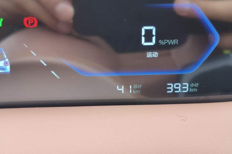 Used Wuling Bingo Pro 2026 Model 330km Flagship Edition Odometer Close Up