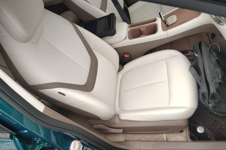 Used Wuling Bingo Pro 2026 Model 403km Flagship Edition Right Front Seat