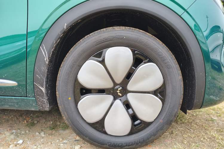 Used Wuling Bingo Pro 2026 Model 330km Flagship Edition Right Front Wheel Hub