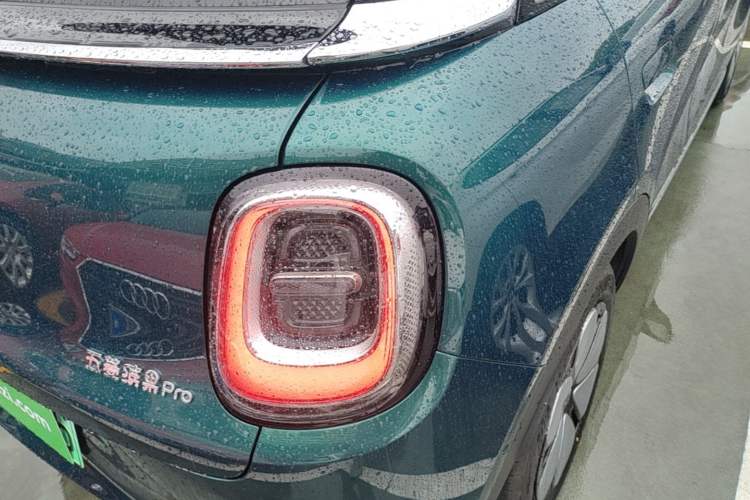 Used Wuling Bingo Pro 2026 Model 403km Flagship Edition Right Rear Taillight