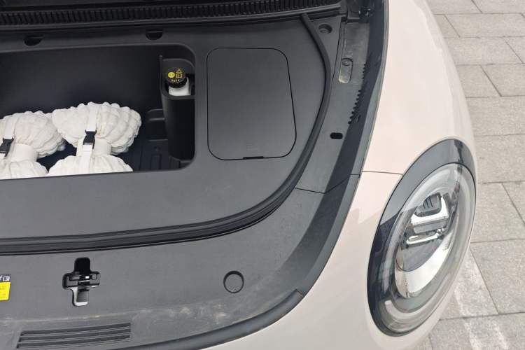 Used Wuling Bingo Pro 2026 Model 330km Deluxe Edition Engine Bay Left