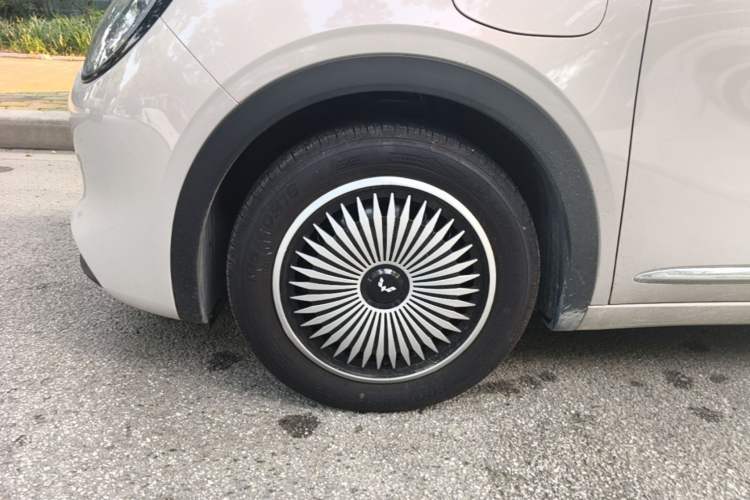 Used Wuling Bingo Pro 2026 Model 330km Flagship Edition Left Front Wheel Hub