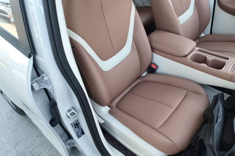 Used Wuling Bingo Pro 2026 Model 330km Deluxe Edition Right Front Seat