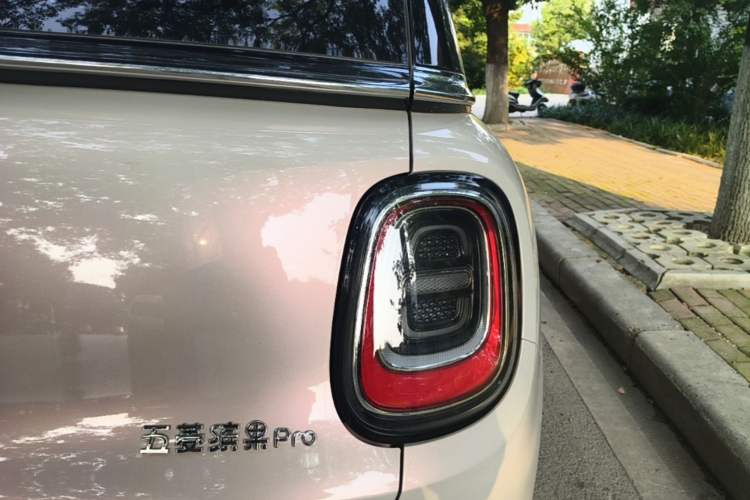 Used Wuling Bingo Pro 2026 Model 330km Flagship Edition Right Rear Taillight