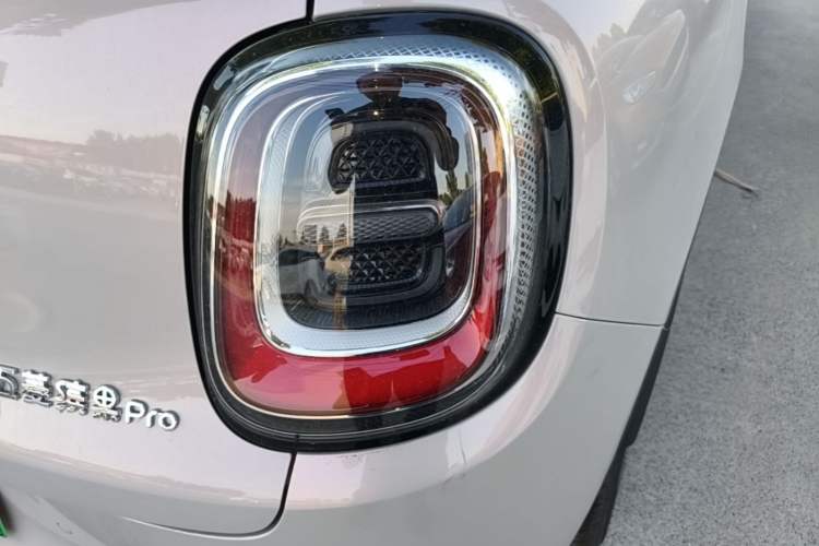 Used Wuling Bingo Pro 2026 Model 330km Deluxe Edition Right Rear Taillight