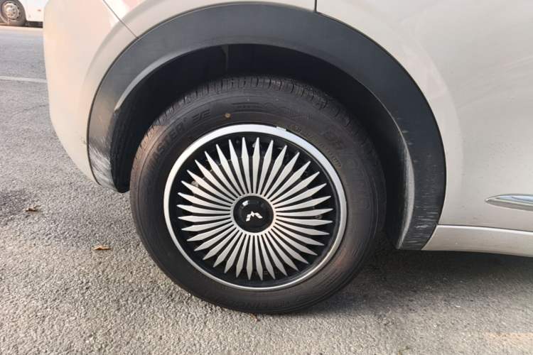 Used Wuling Bingo Pro 2026 Model 330km Flagship Edition Right Rear Wheel Hub