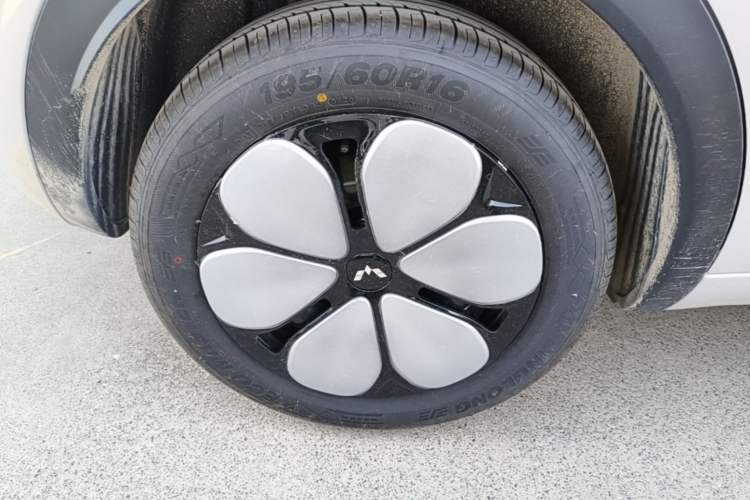 Used Wuling Bingo Pro 2026 Model 330km Deluxe Edition Right Rear Wheel Hub