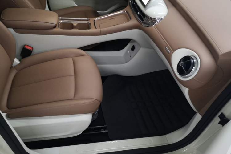 Used Wuling Bingo Pro 2026 Model 403km Flagship Edition Right Front Seat