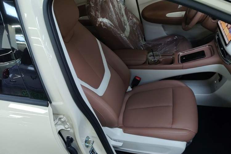 Used Wuling Bingo Pro 2026 Model 403km Flagship Edition Right Front Seat