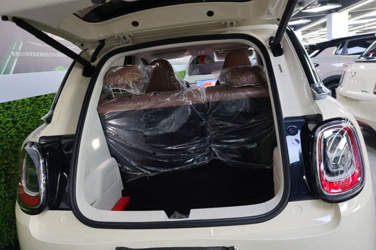 Used Wuling Bingo Pro 2026 Model 403km Flagship Edition Trunk