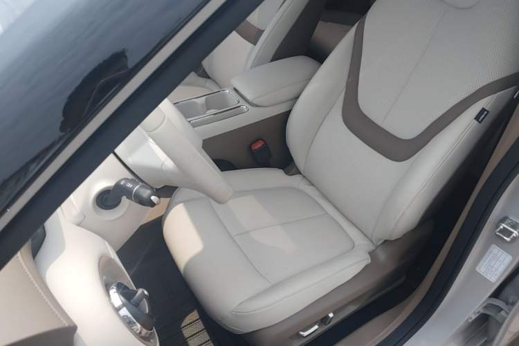 Used Wuling Bingo Pro 2026 Model 403km Flagship Edition Left Front Seat