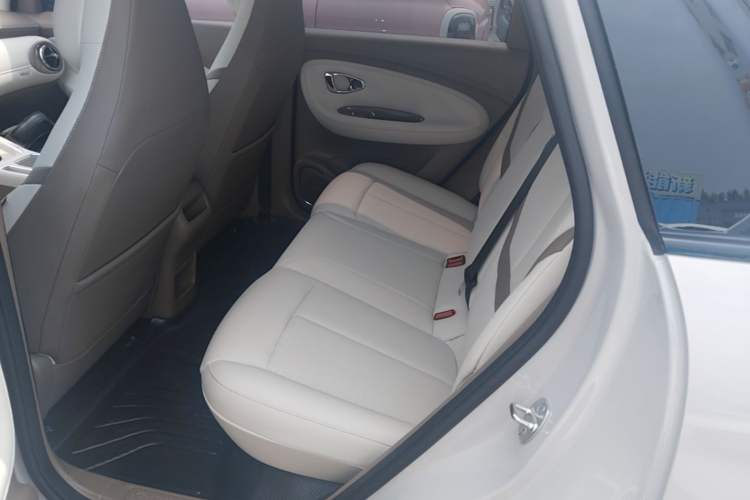 Used Wuling Bingo Pro 2026 Model 403km Flagship Edition Left Rear Seat