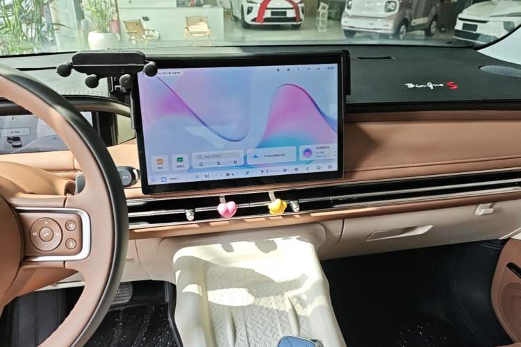 Used Wuling Bingo S 2025 Model 325km Deluxe Edition Audio And AC Panel