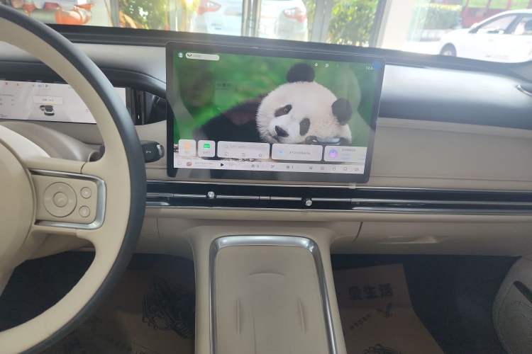 Used Wuling Bingo S 2025 Model 325km Deluxe Edition Audio And AC Panel