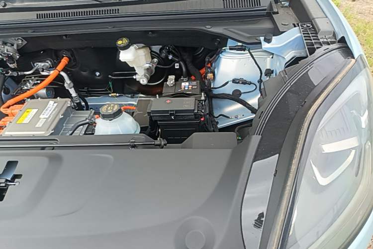 Used Wuling Bingo S 2025 Model 325km Flagship Edition Engine Bay Left