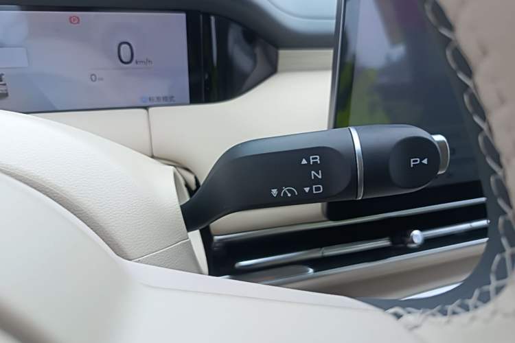 Used Wuling Bingo S 2025 Model 325km Flagship Edition Gear Lever