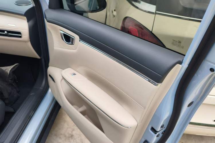 Used Wuling Bingo S 2025 Model 325km Flagship Edition Interior 5